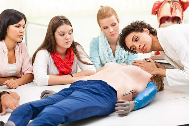 Curso de primeiros socorros para escolas