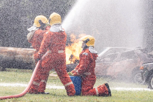 Treinamento de combate a incêndio no trabalho
