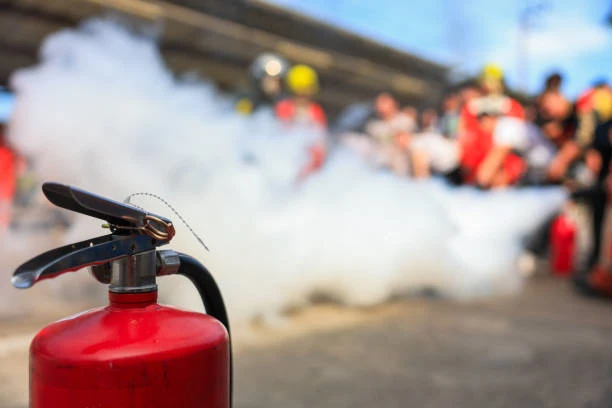 Treinamento com extintores de incêndio